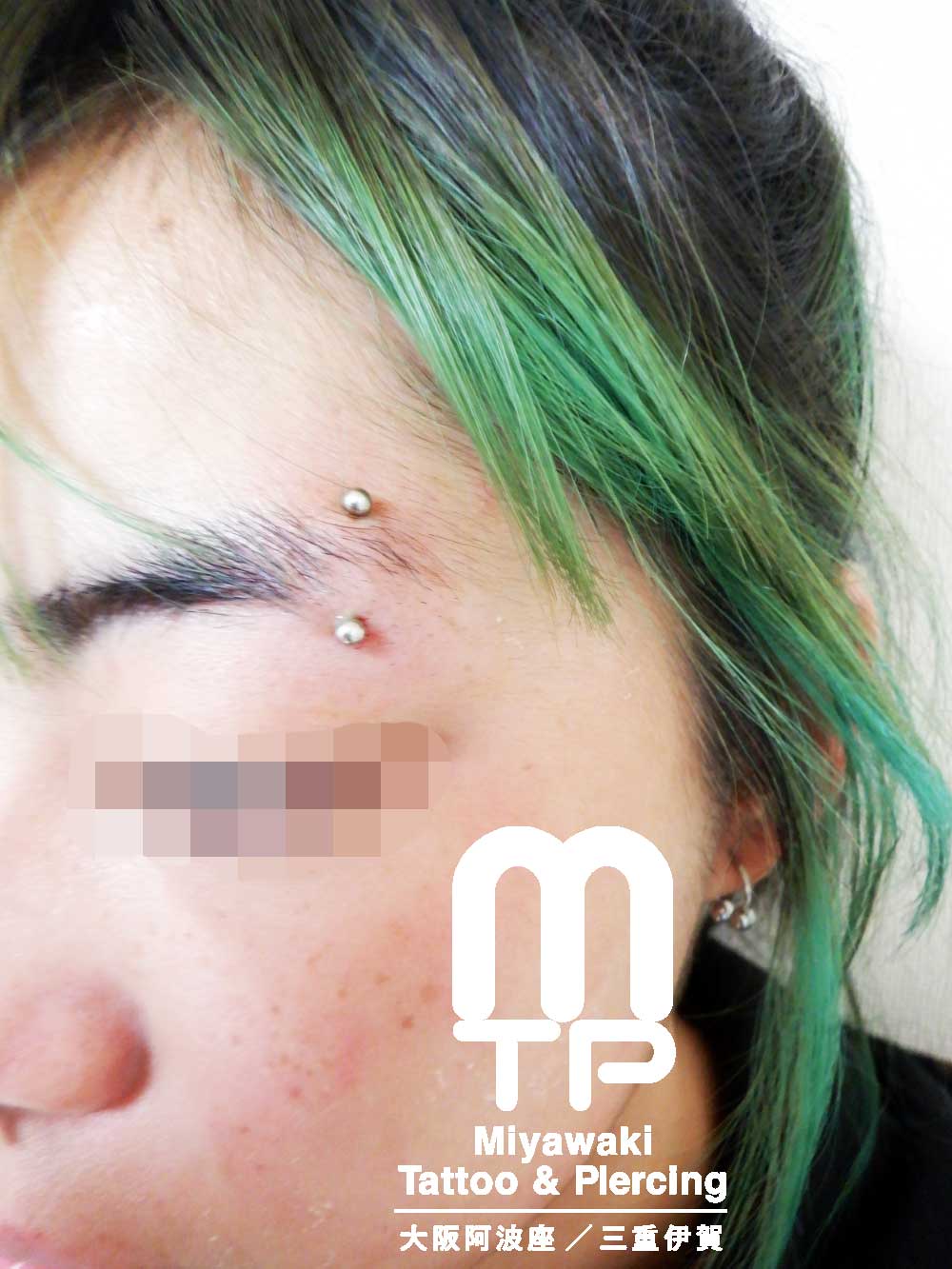 部位及び名称　左眉毛にアイブローピアス