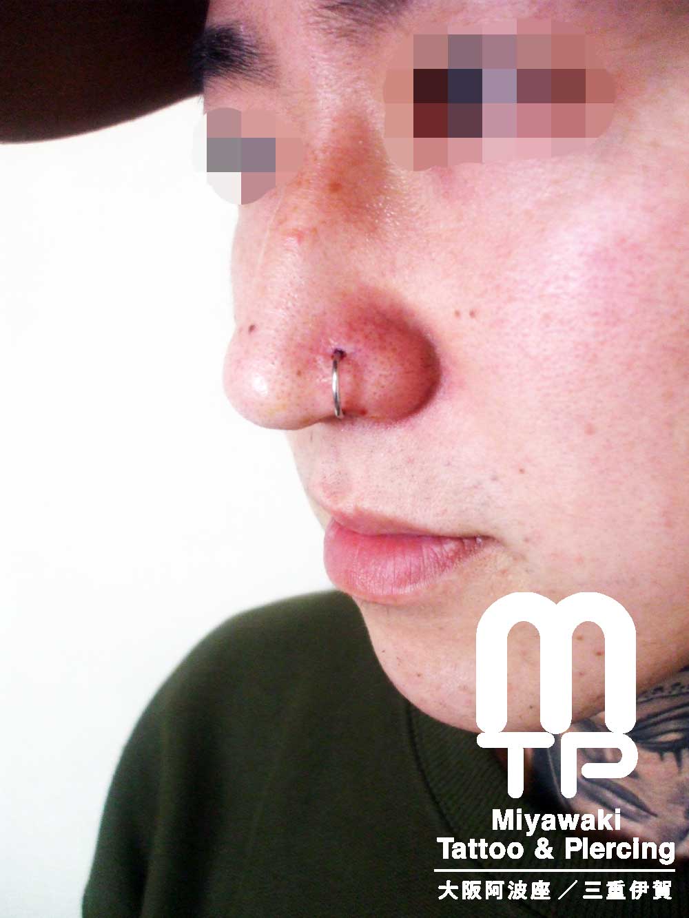 部位及び名称　左小鼻にリングジュエリーでノストリル