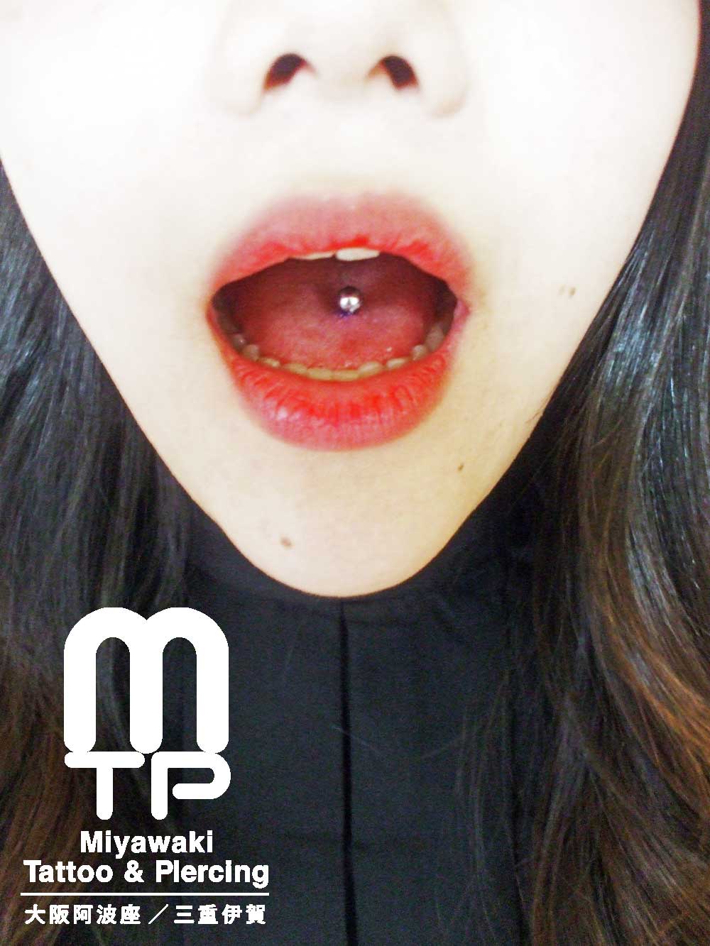 ピアスの部位及び名称：センタータンピアッシンッグ