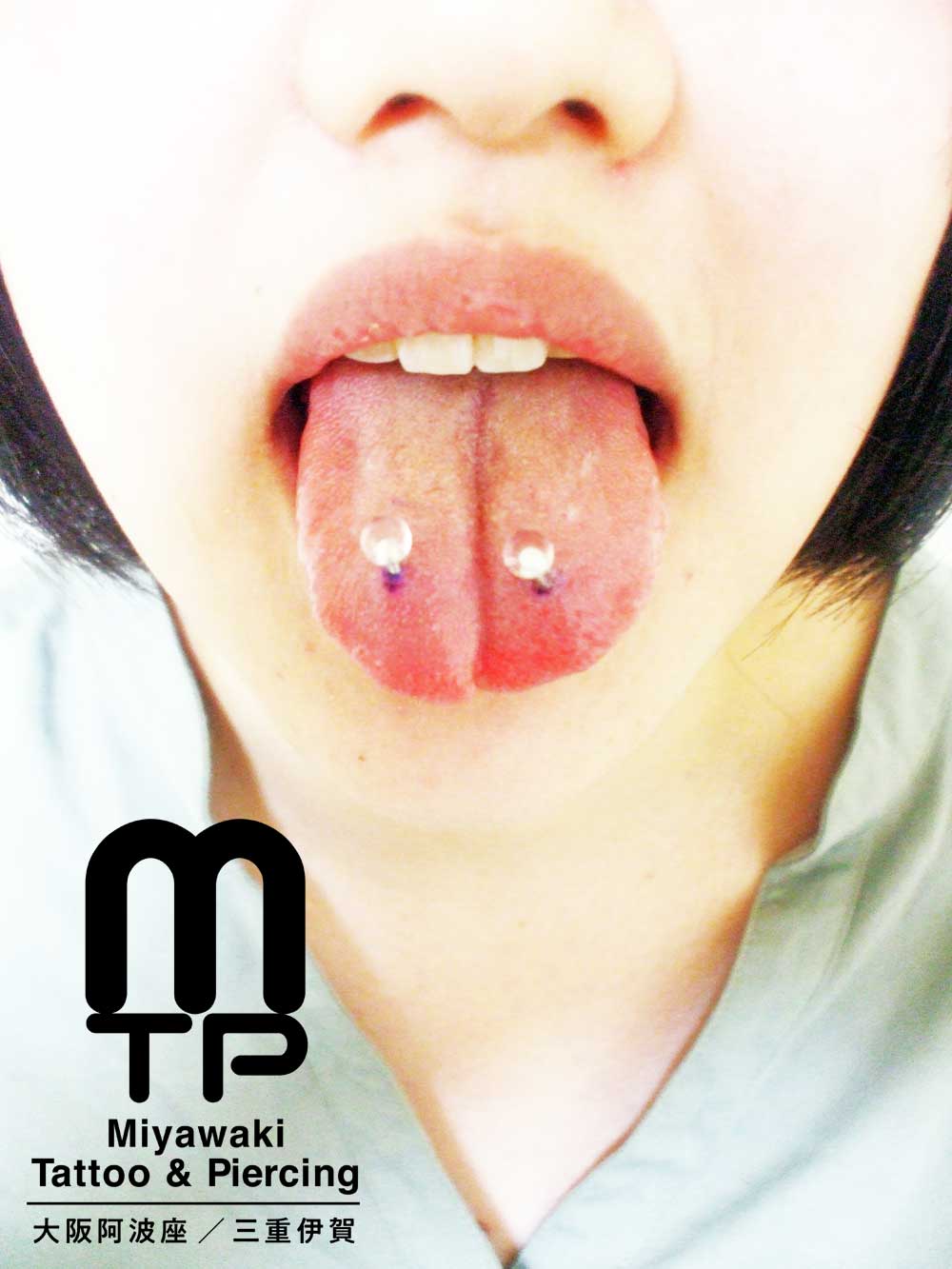 ピアスの部位及び名称：スプリットタンの左右各々にタンピアッシング