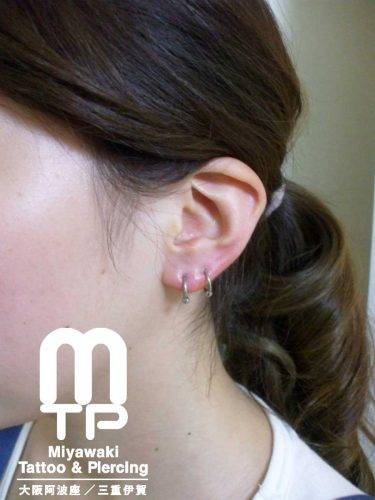 左耳たぶのピアス