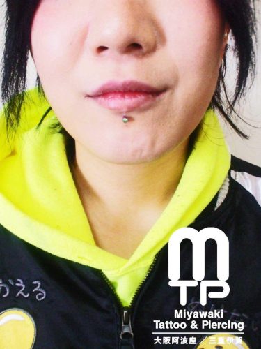 ピアスの部位及び名称　下唇中央にラブレットピアス