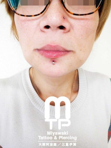 ピアスの部位及び名称　下唇中央にラブレットピアス