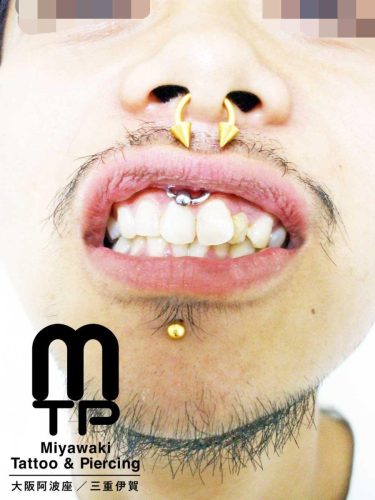 リングジュエリーでのスクランパーピアッシング。三重県伊賀市　Miyawaki Tattoo＆Piercing