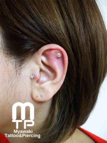 ピアスの部位及び名称：アウターコンク、トラガス