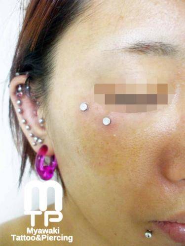 ピアスの部位及び名称：アンチアイブロー