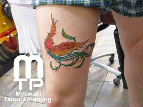 太ももに鳳凰のデザイン
